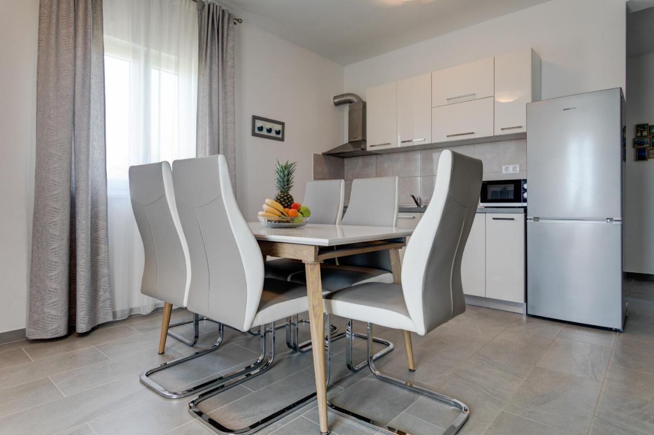 Love Apartments Zecevo Exterior photo